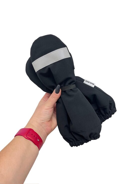 Melns ar atstarotāju